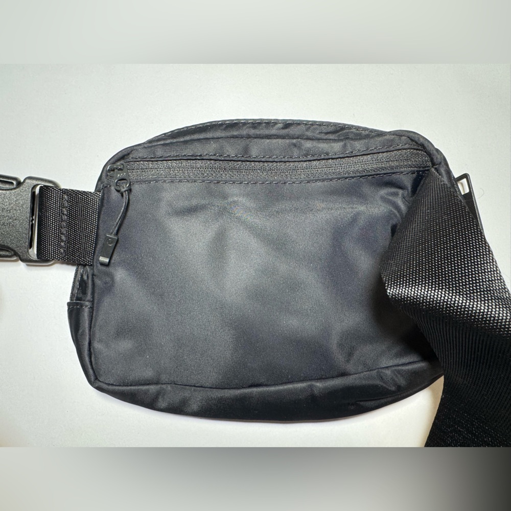 NWOT lululemon Everywhere Belt Bag 1L Unisex - Picture 2 of 6